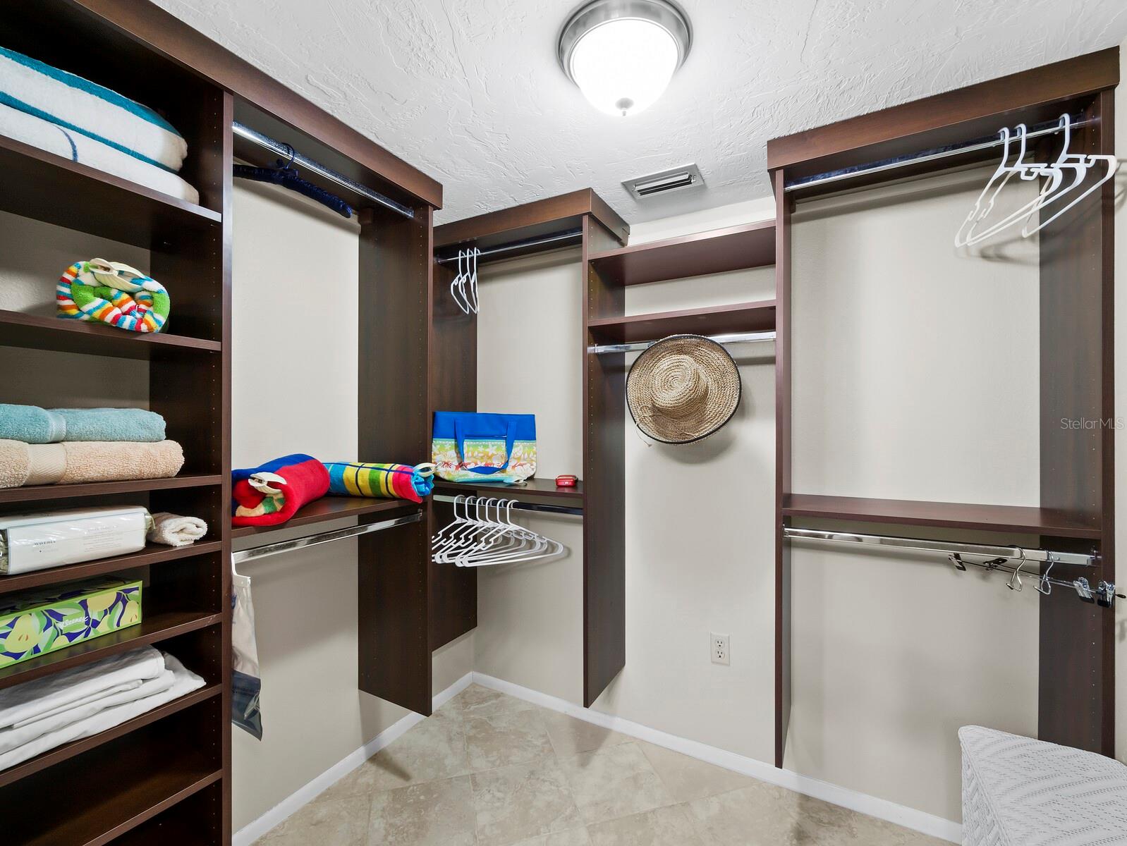 Image 36 of 67 For 6110 Country Club Way 102