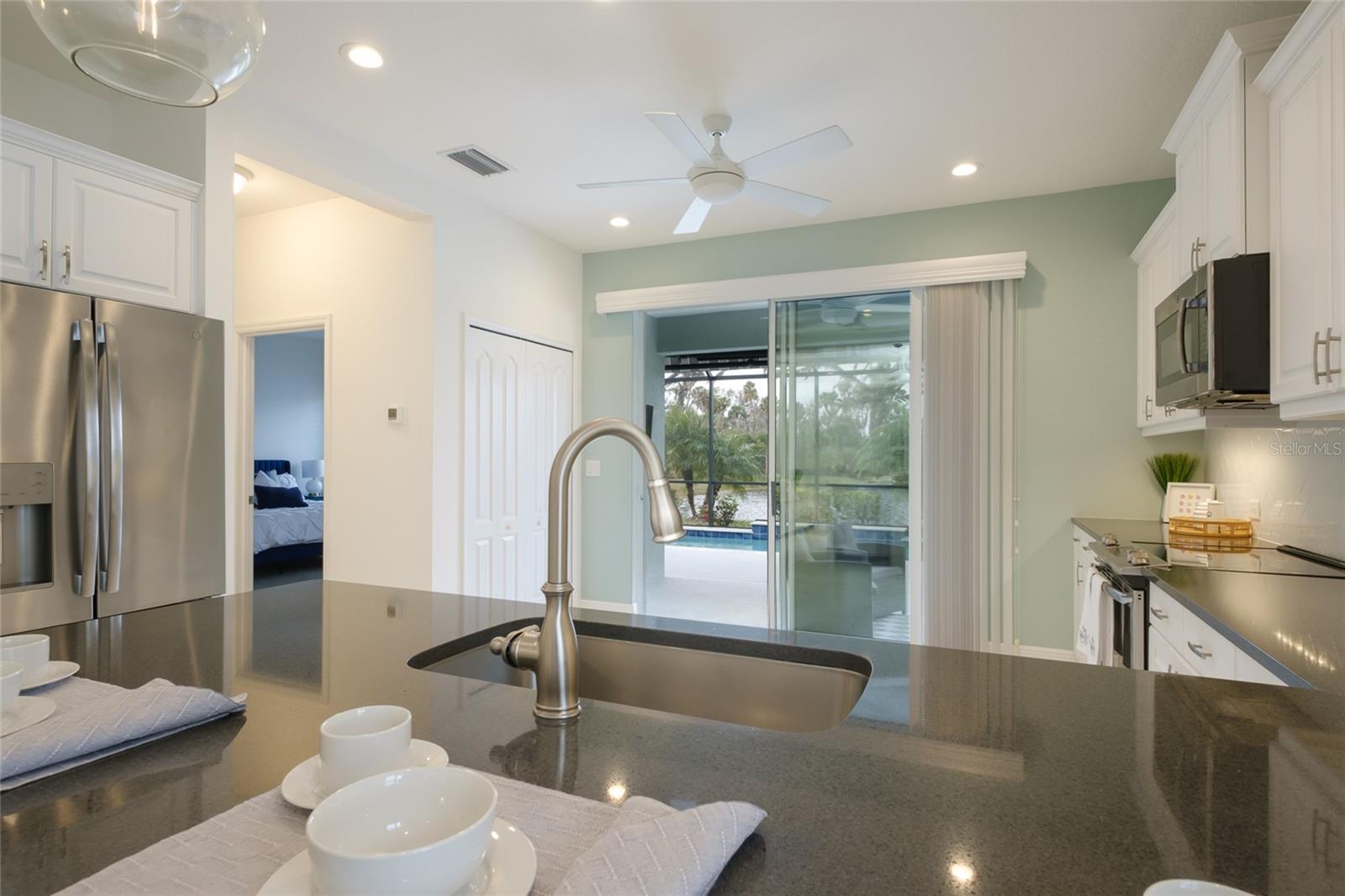 Listing photo id 12 for 3631 Shimmering Oaks Drive