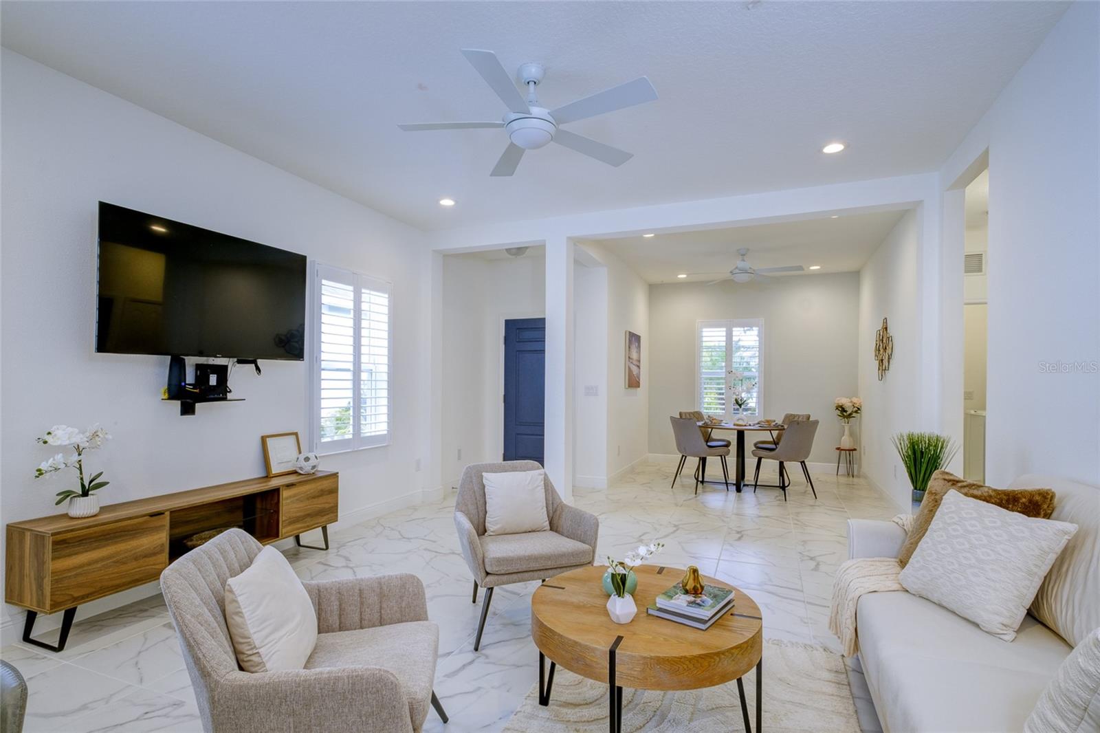 Listing photo id 18 for 3631 Shimmering Oaks Drive