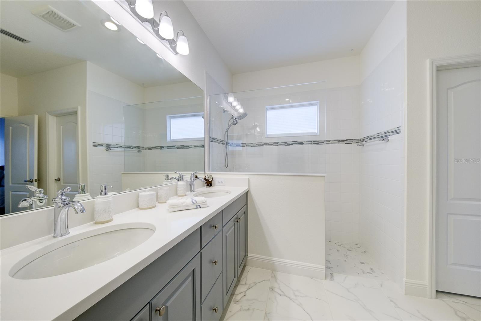 Listing photo id 27 for 3631 Shimmering Oaks Drive