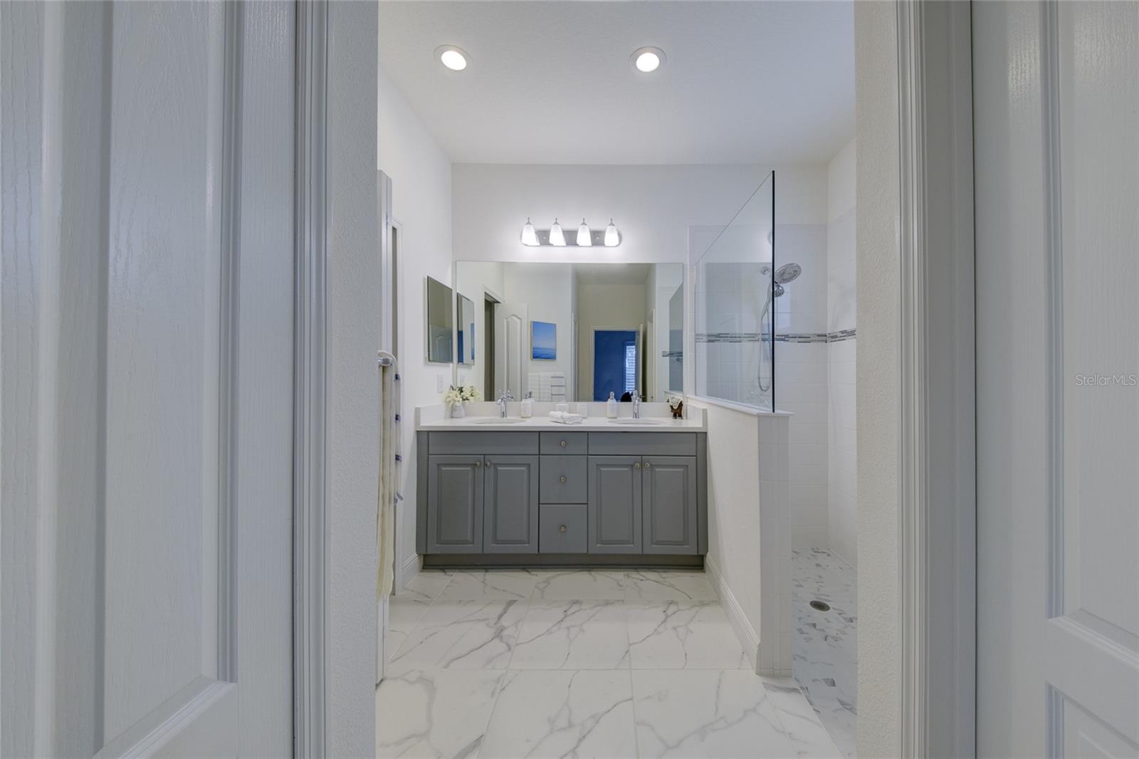 Listing photo id 33 for 3631 Shimmering Oaks Drive
