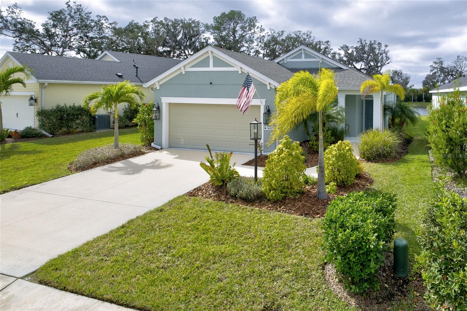 Listing photo id 3 for 3631 Shimmering Oaks Drive