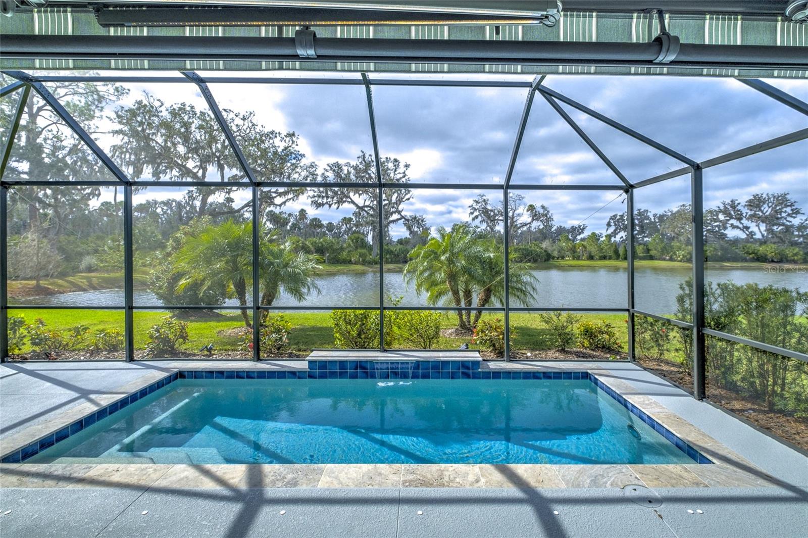 Listing photo id 6 for 3631 Shimmering Oaks Drive