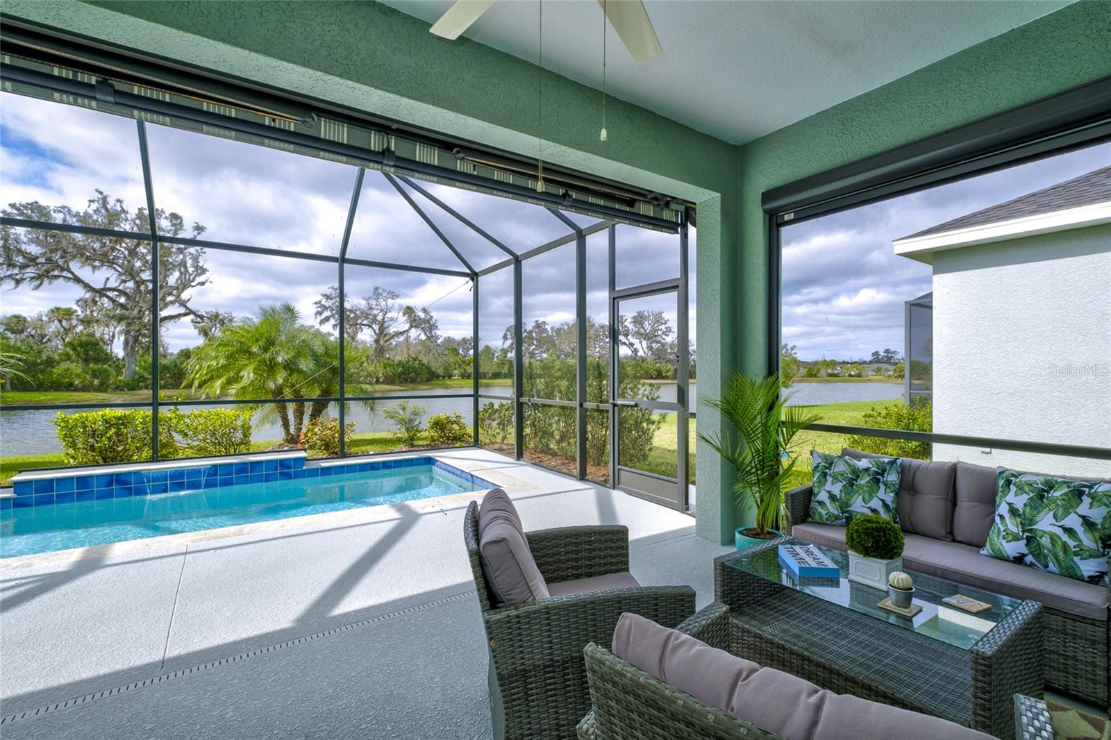 Listing photo id 7 for 3631 Shimmering Oaks Drive