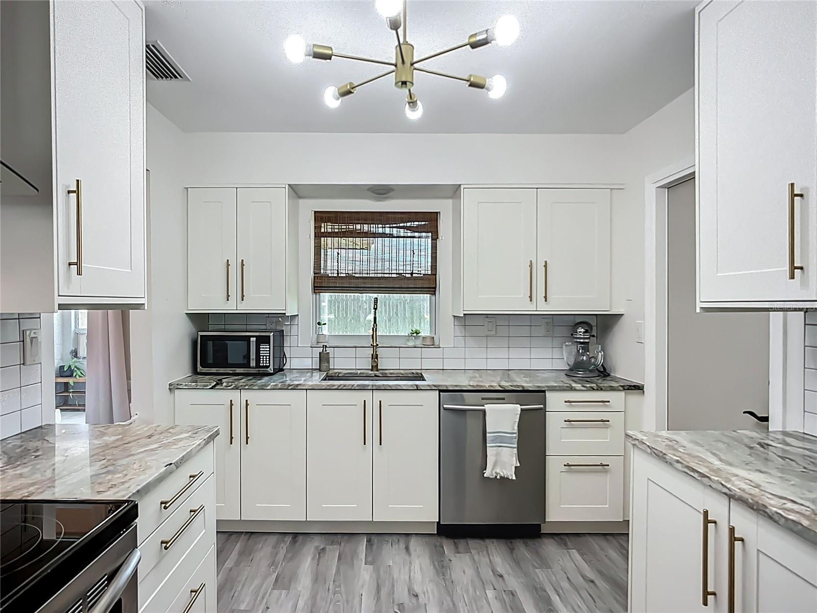 Image 17 of 36 For 2801 21st Avenue W