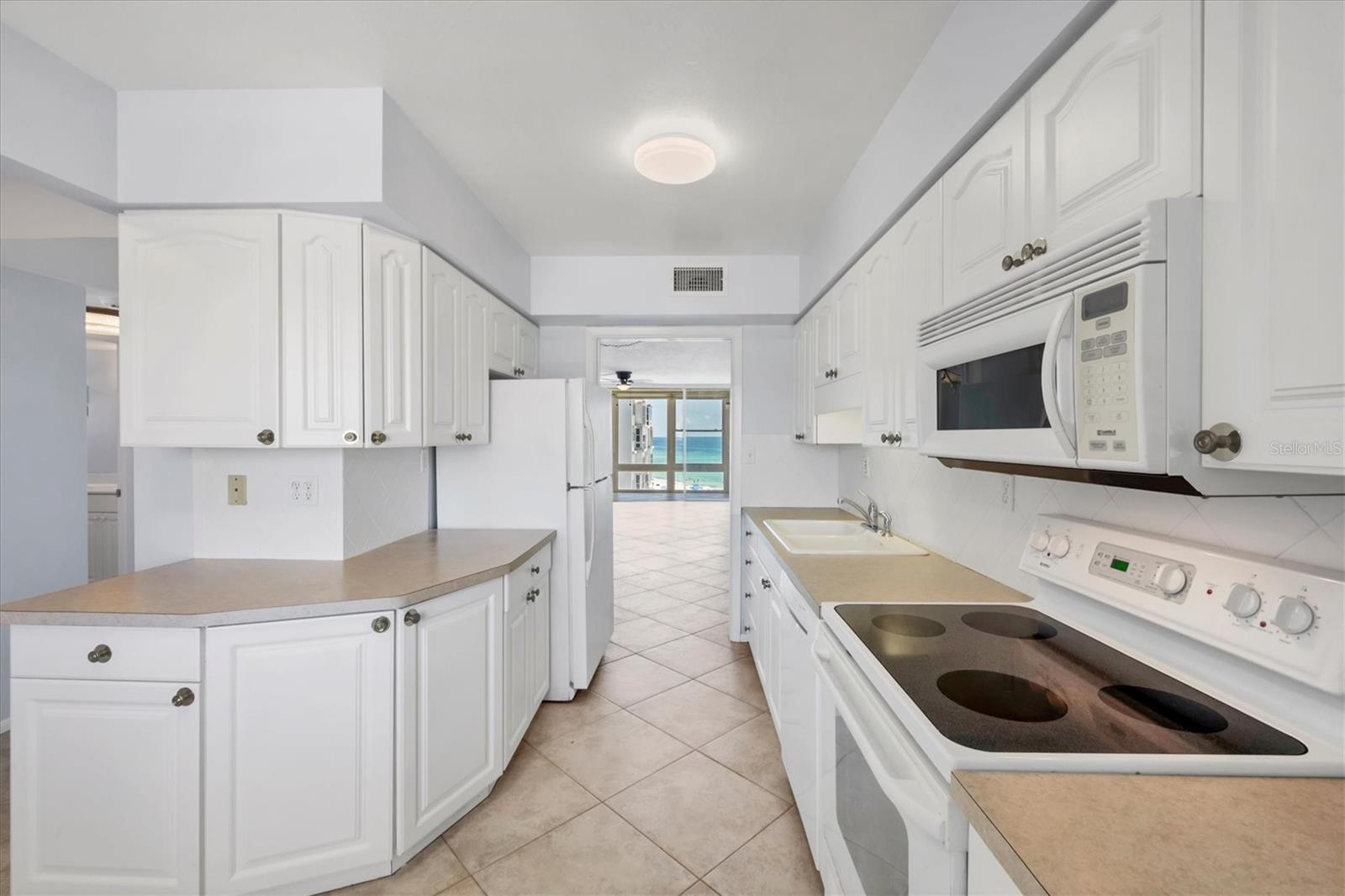 Image 12 of 34 For 5300 Gulf Drive 501