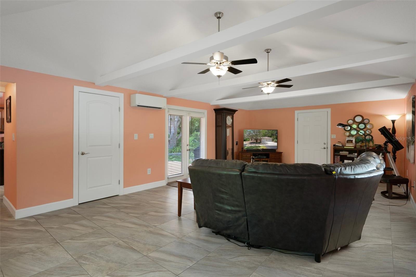 Listing photo id 12 for 22063 Lake Lindsey Road