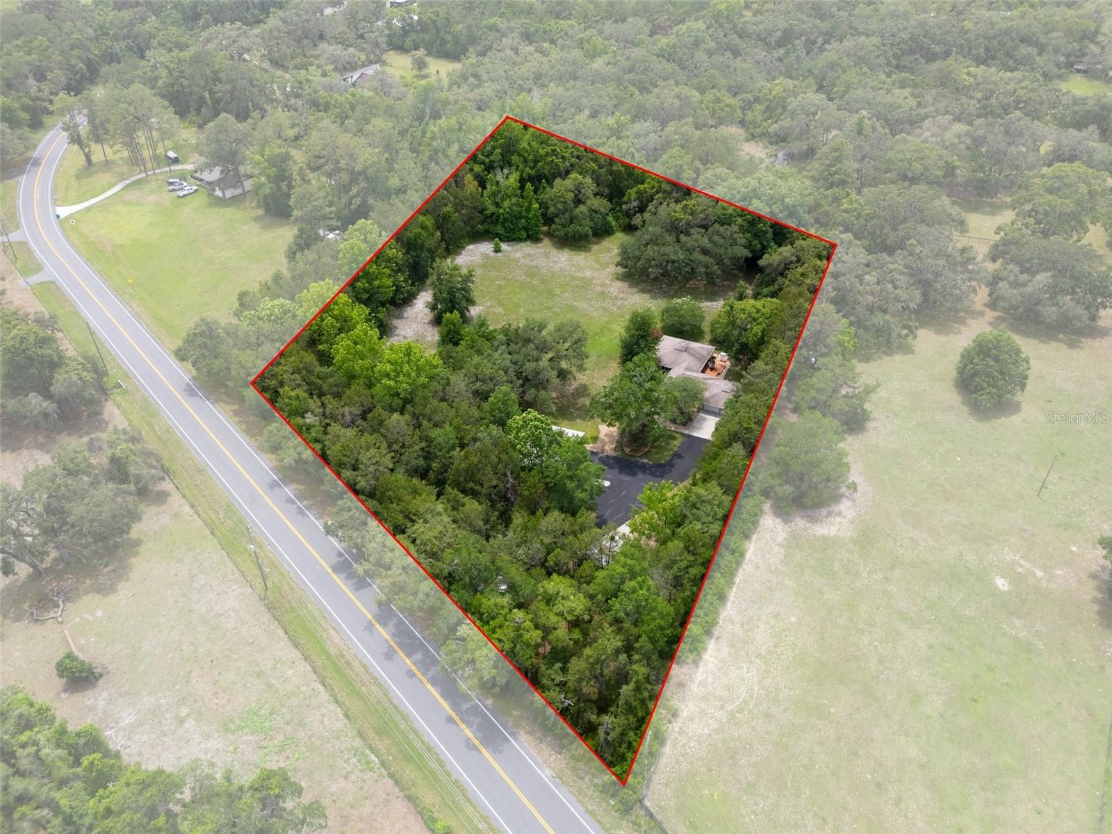 Listing photo id 0 for 22063 Lake Lindsey Road