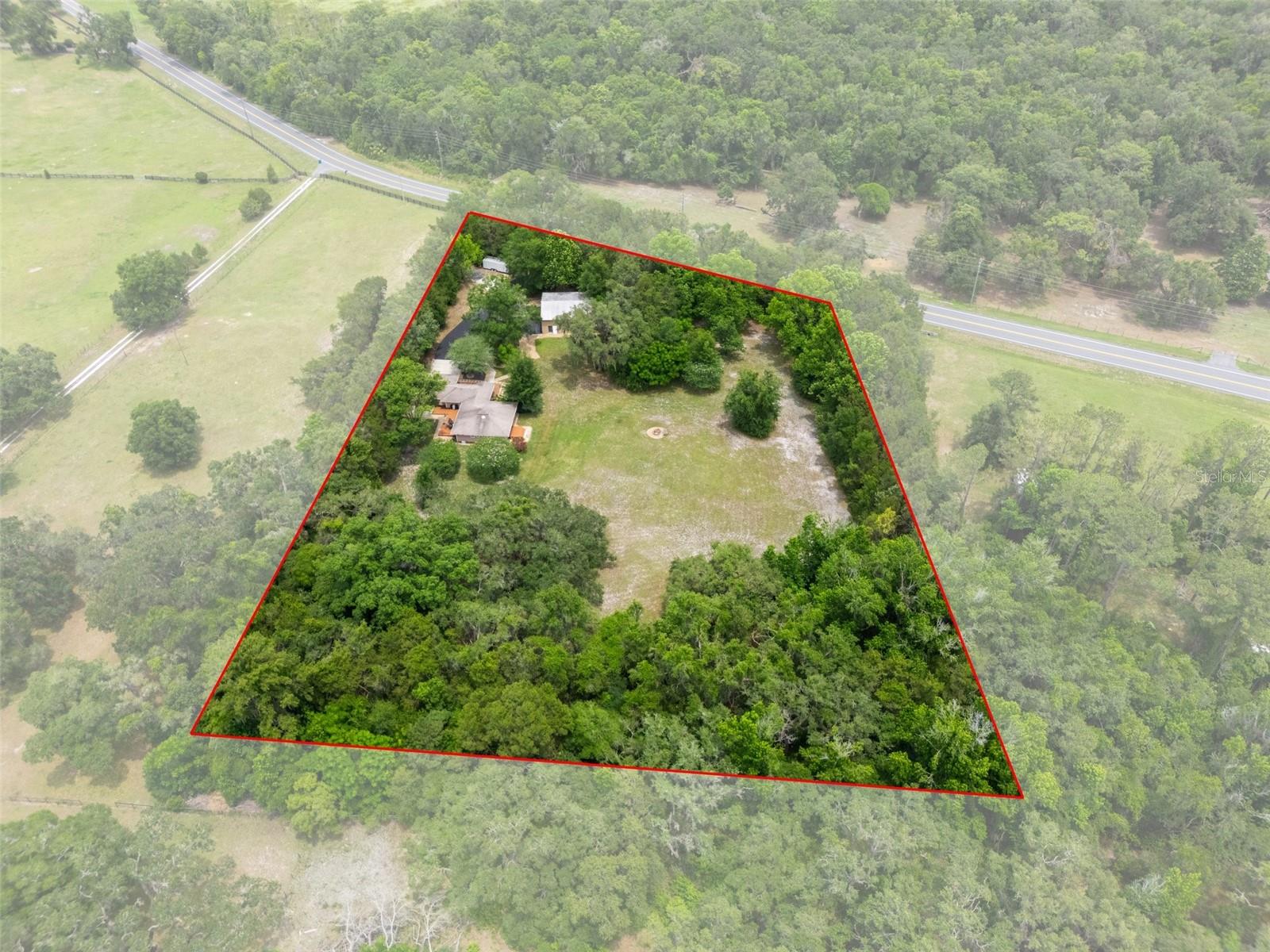 Listing photo id 3 for 22063 Lake Lindsey Road