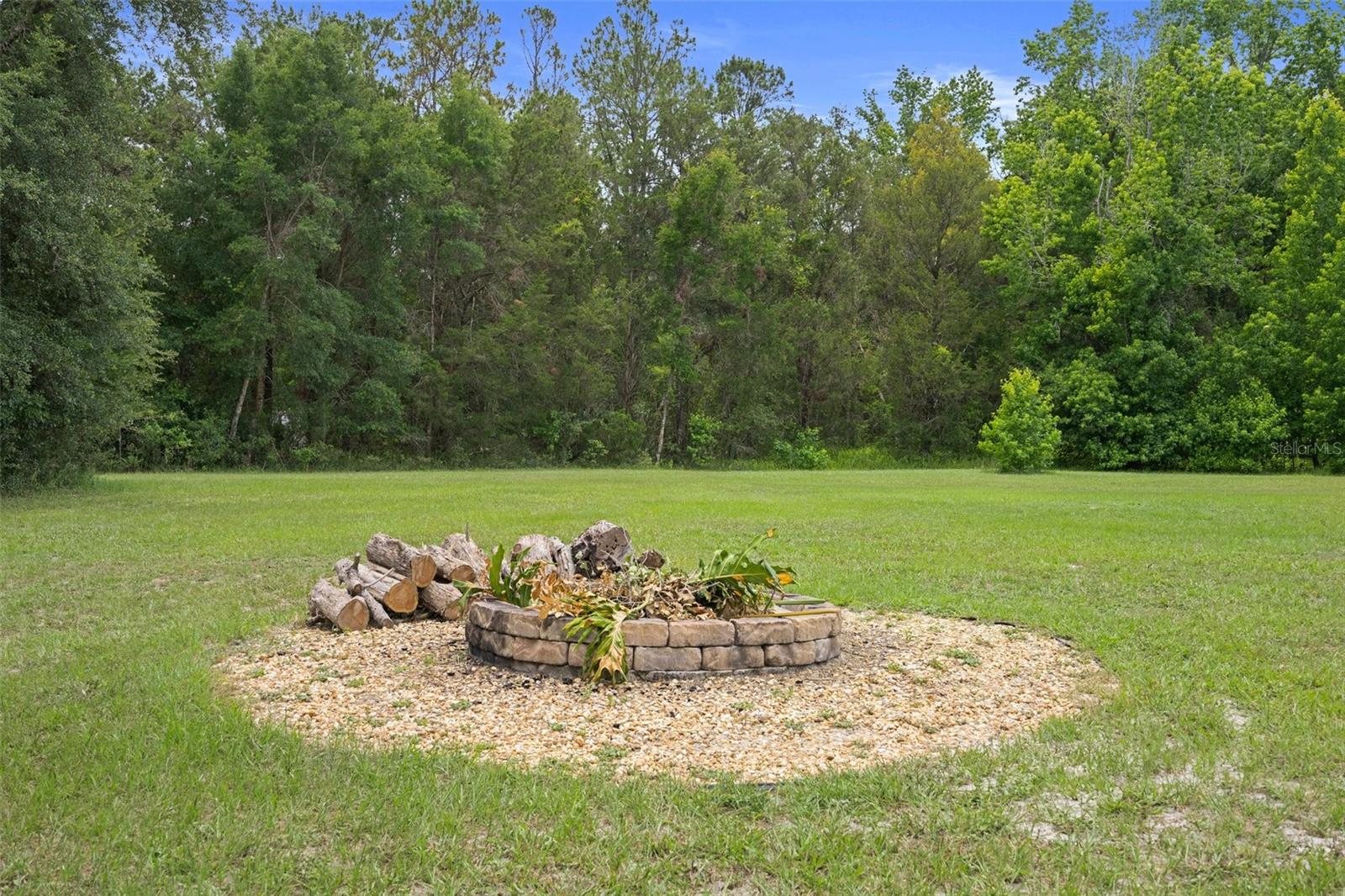 Listing photo id 50 for 22063 Lake Lindsey Road