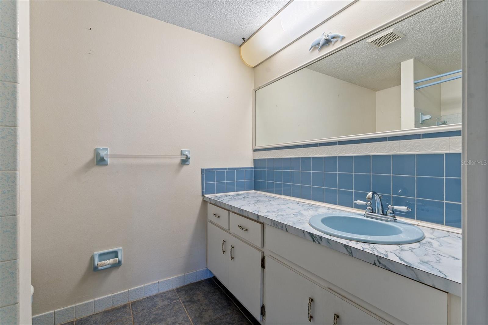 Image 17 of 27 For 8413 Lincolnshire Drive