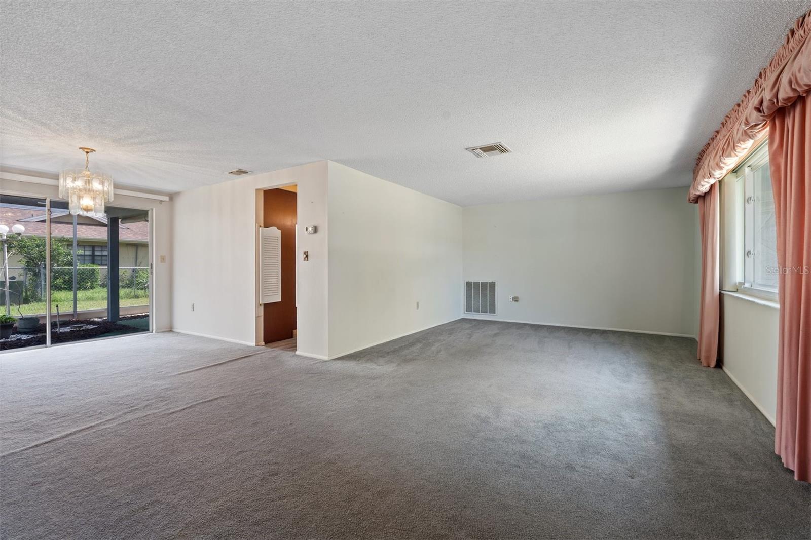 Image 5 of 27 For 8413 Lincolnshire Drive