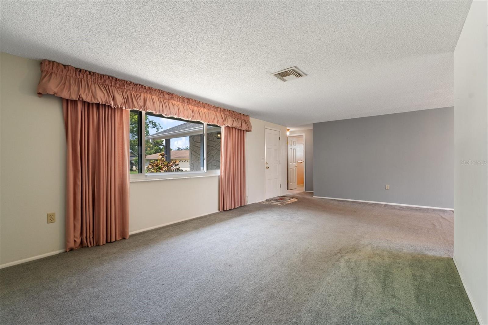 Image 6 of 27 For 8413 Lincolnshire Drive