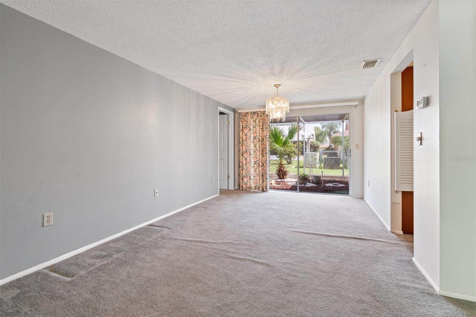 Image 7 of 27 For 8413 Lincolnshire Drive