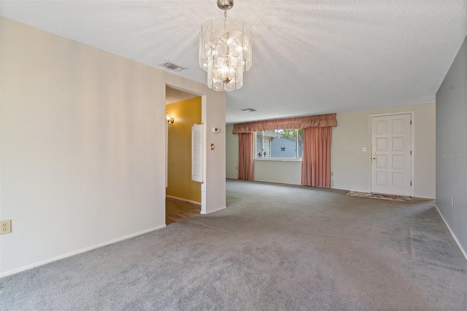 Image 8 of 27 For 8413 Lincolnshire Drive