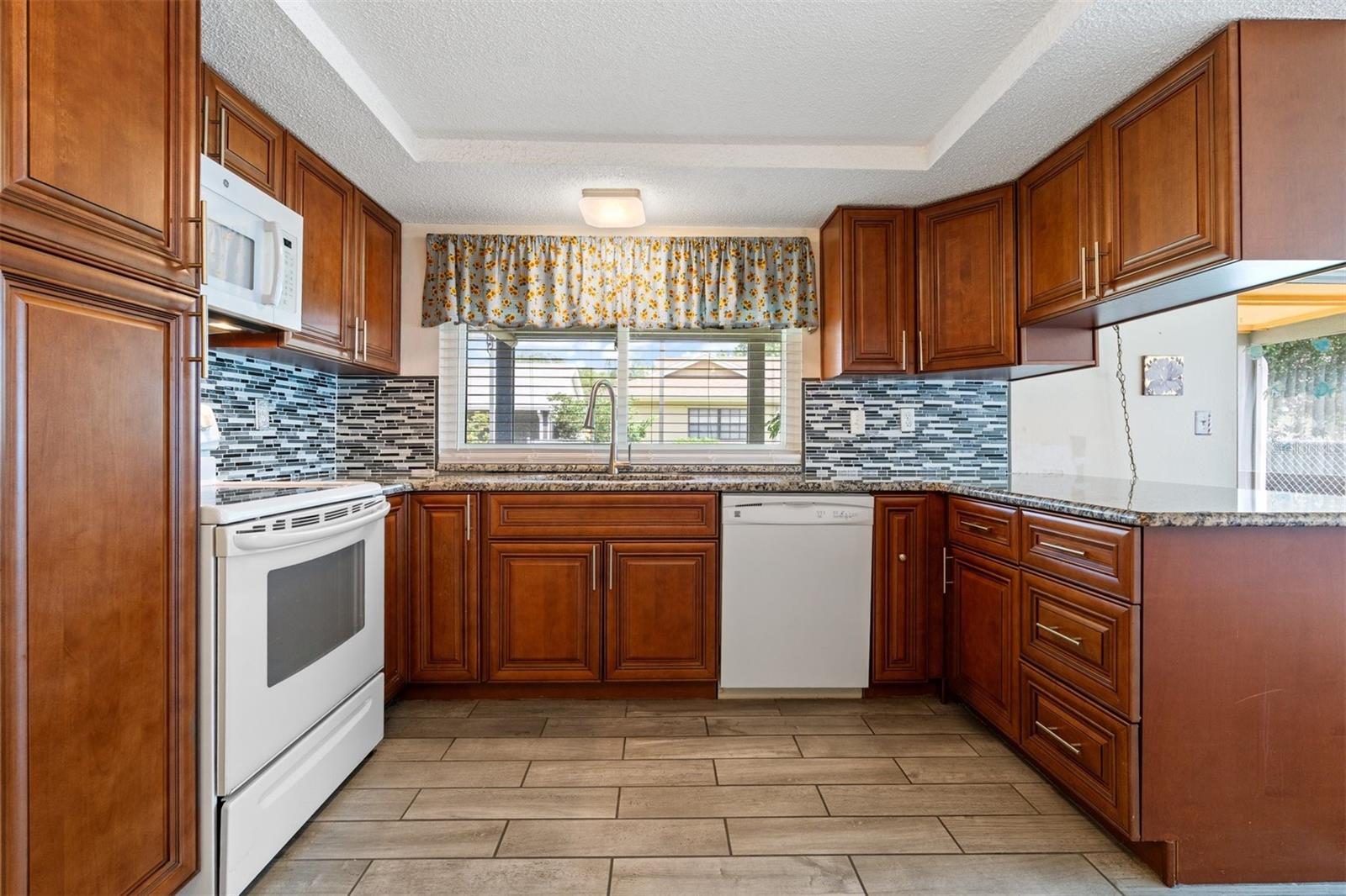 Image 9 of 27 For 8413 Lincolnshire Drive