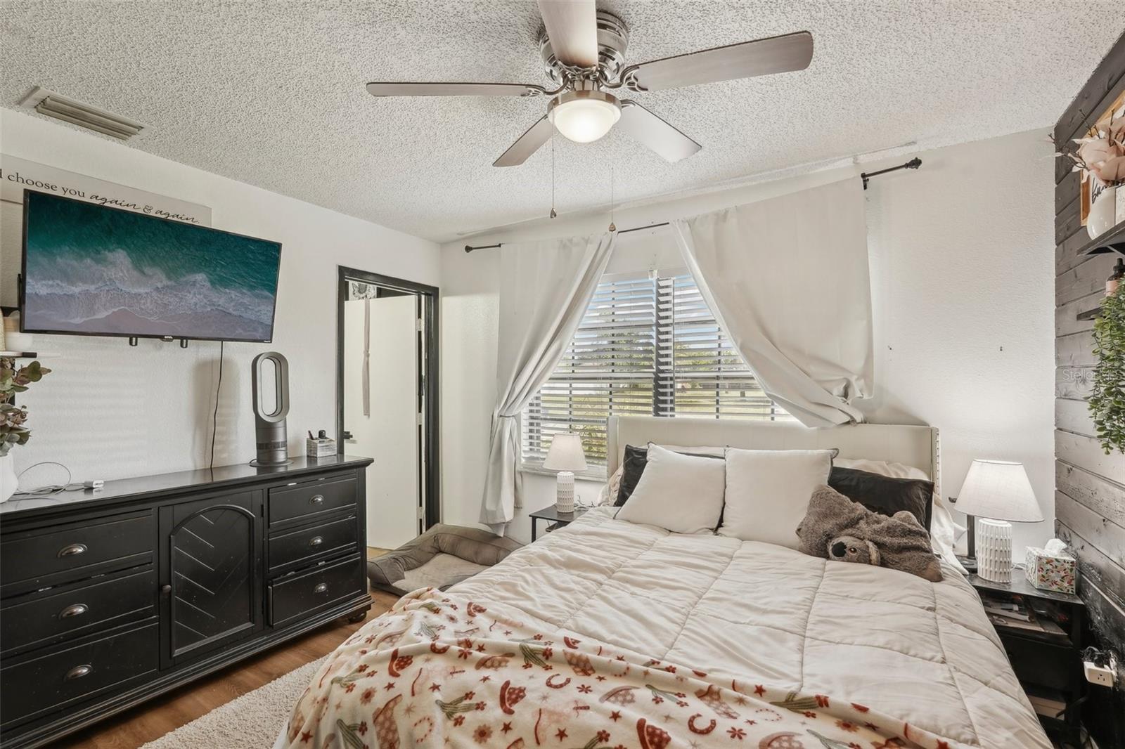 Image 14 of 19 For 3881 Holin Ln