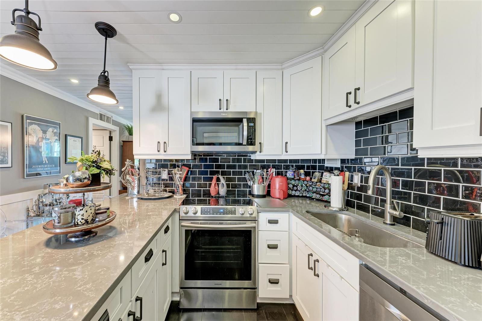 Image 11 of 50 For 33 Gulfstream Avenue 306