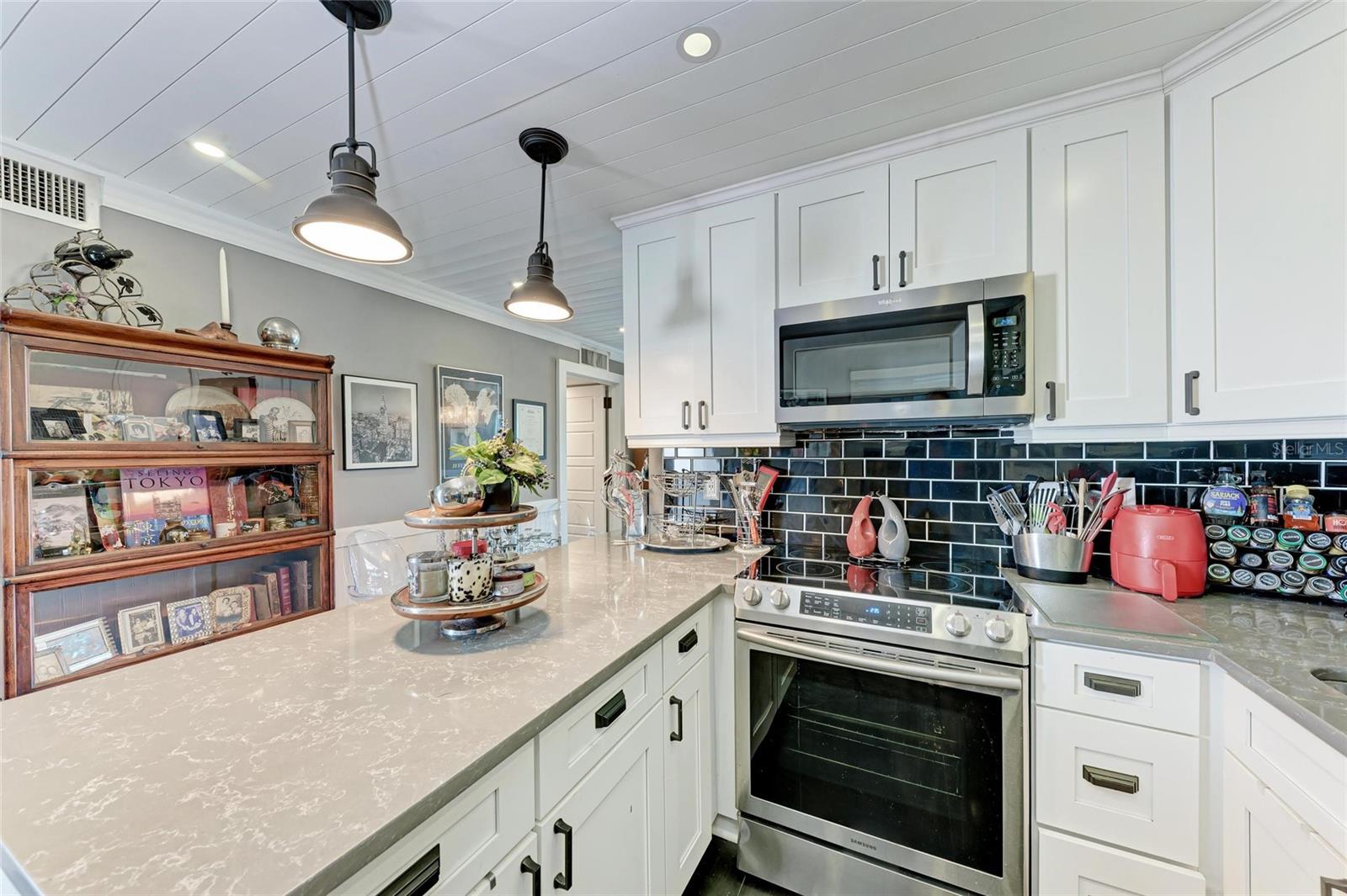 Image 12 of 50 For 33 Gulfstream Avenue 306