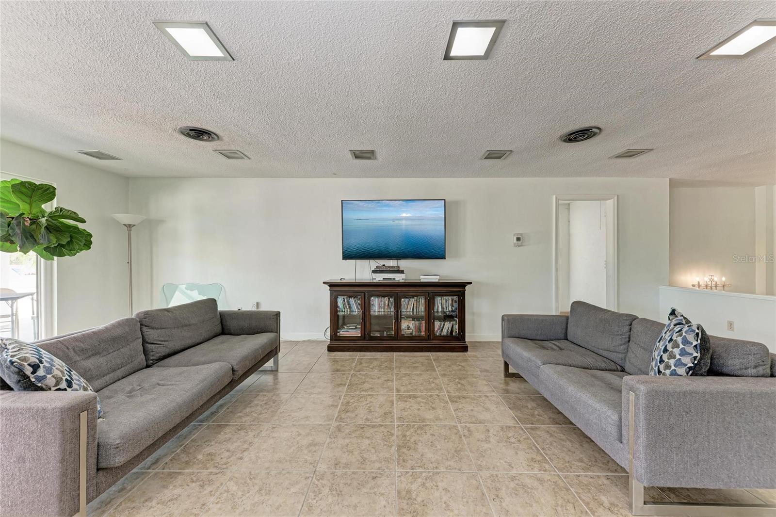 Image 47 of 50 For 33 Gulfstream Avenue 306