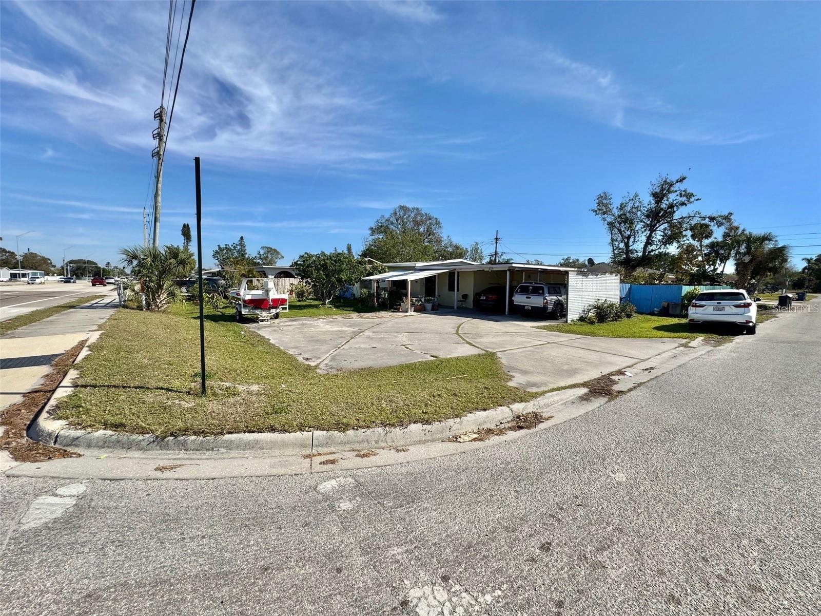 Listing Details for 616 63rd Avenue W, BRADENTON, FL 34207