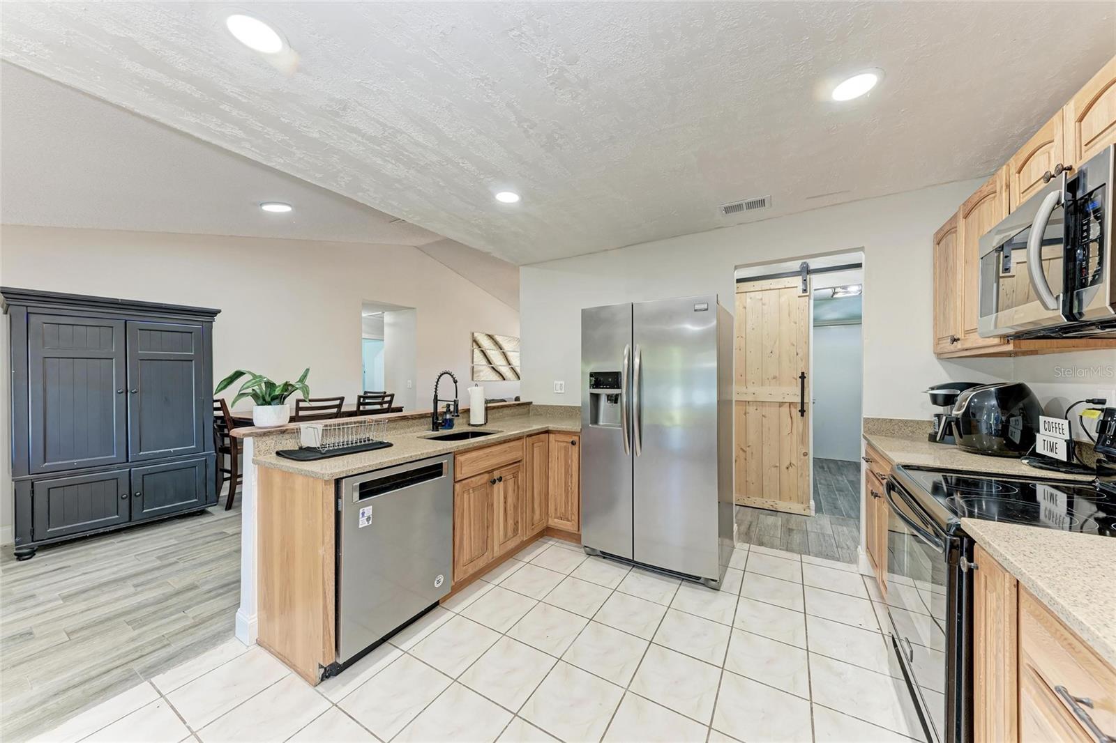 Image 12 of 37 For 6332 7th Court E
