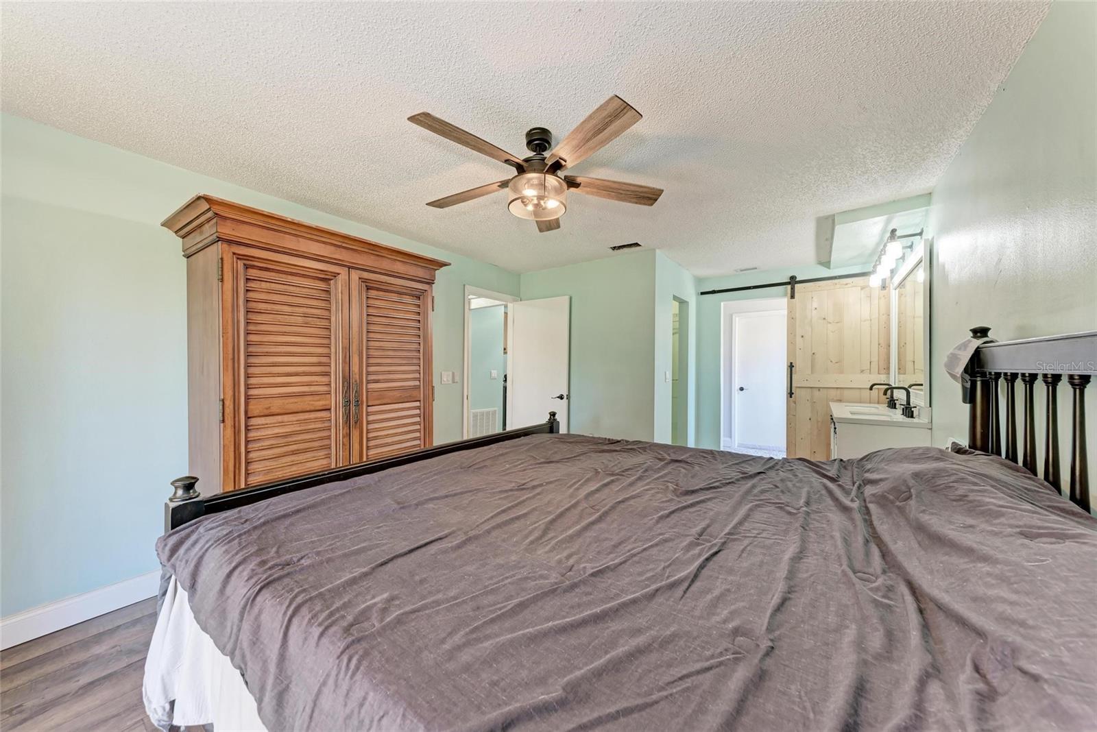 Image 18 of 37 For 6332 7th Court E