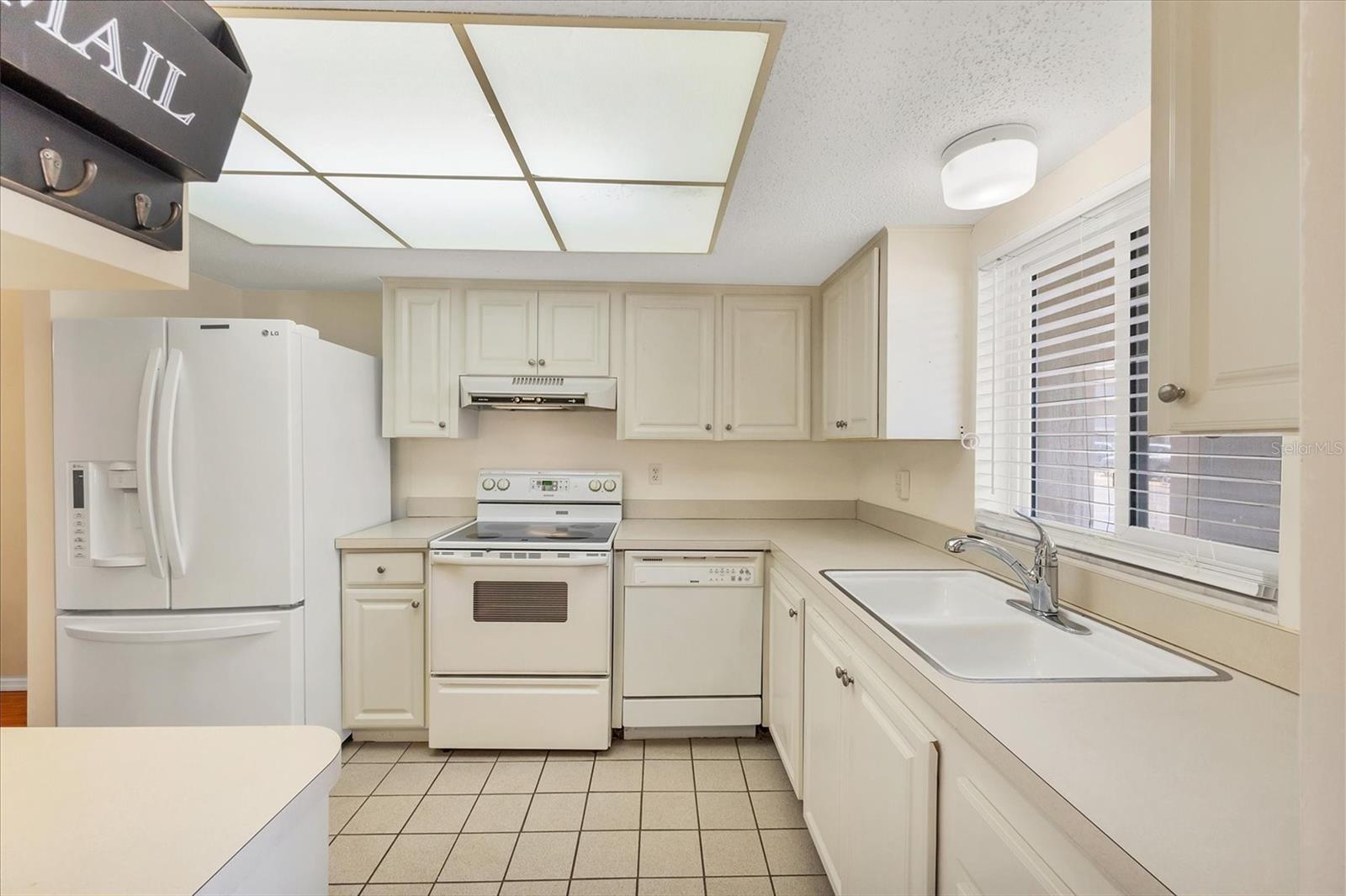 Image 11 of 58 For 3521 Lake Bayshore Drive J 101