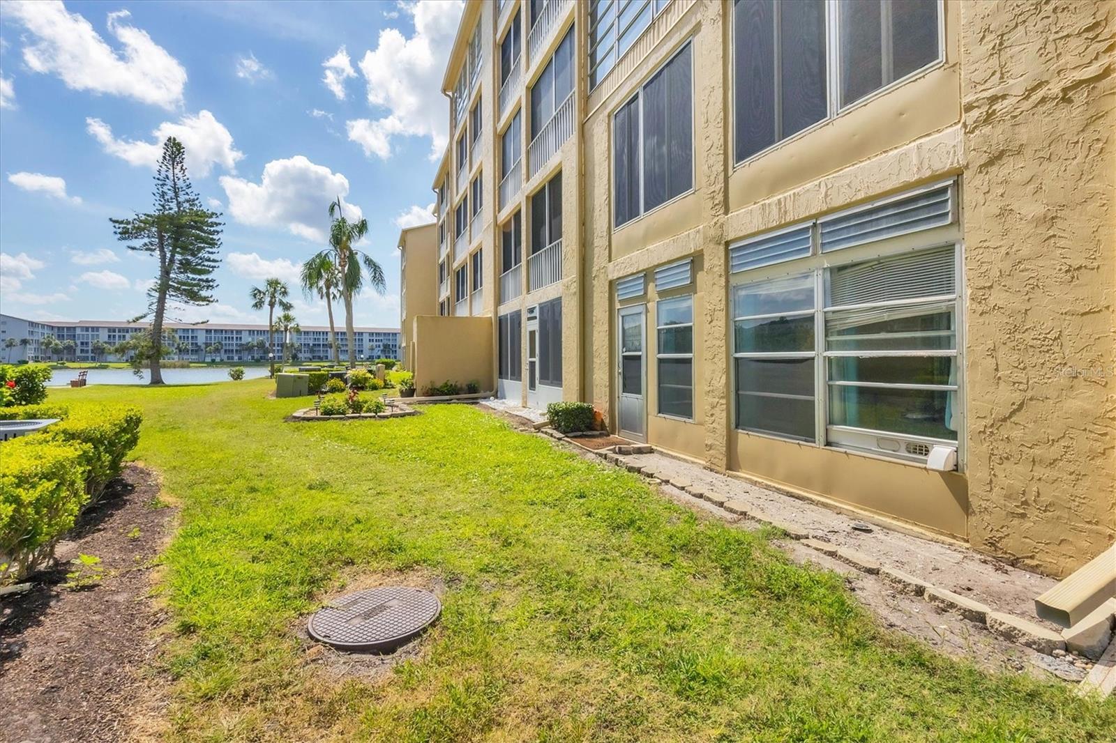 Image 31 of 58 For 3521 Lake Bayshore Drive J 101