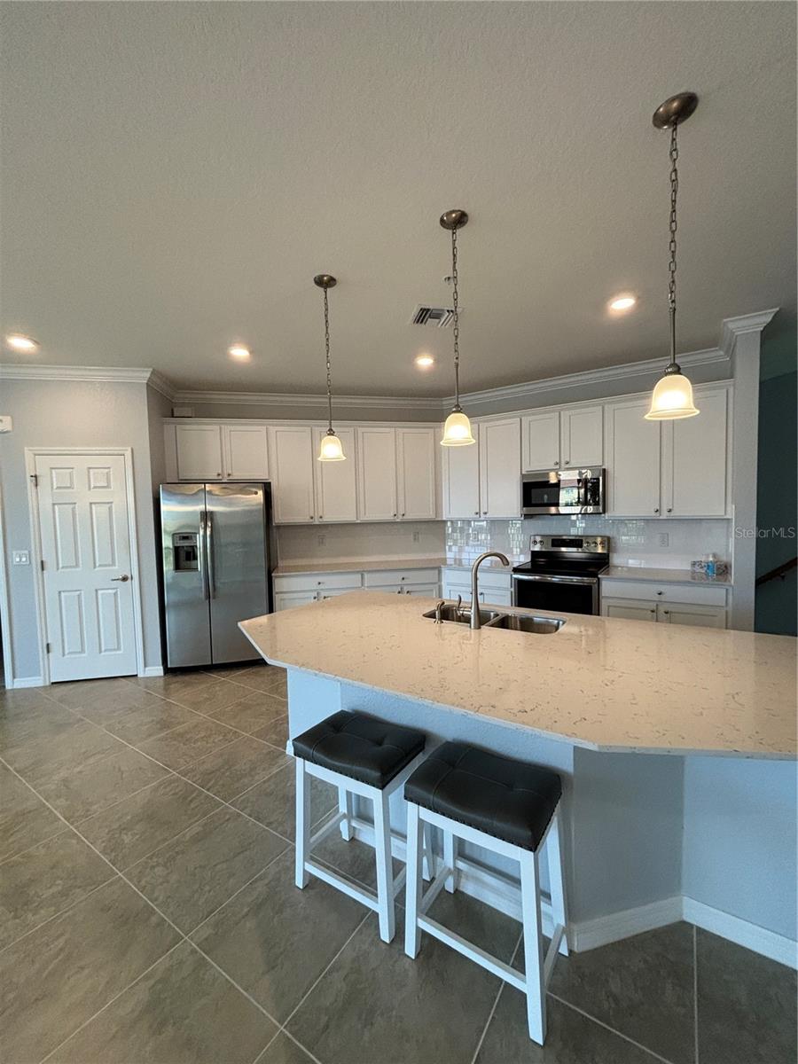 Image 7 of 43 For 10054 Crooked Creek Drive 201