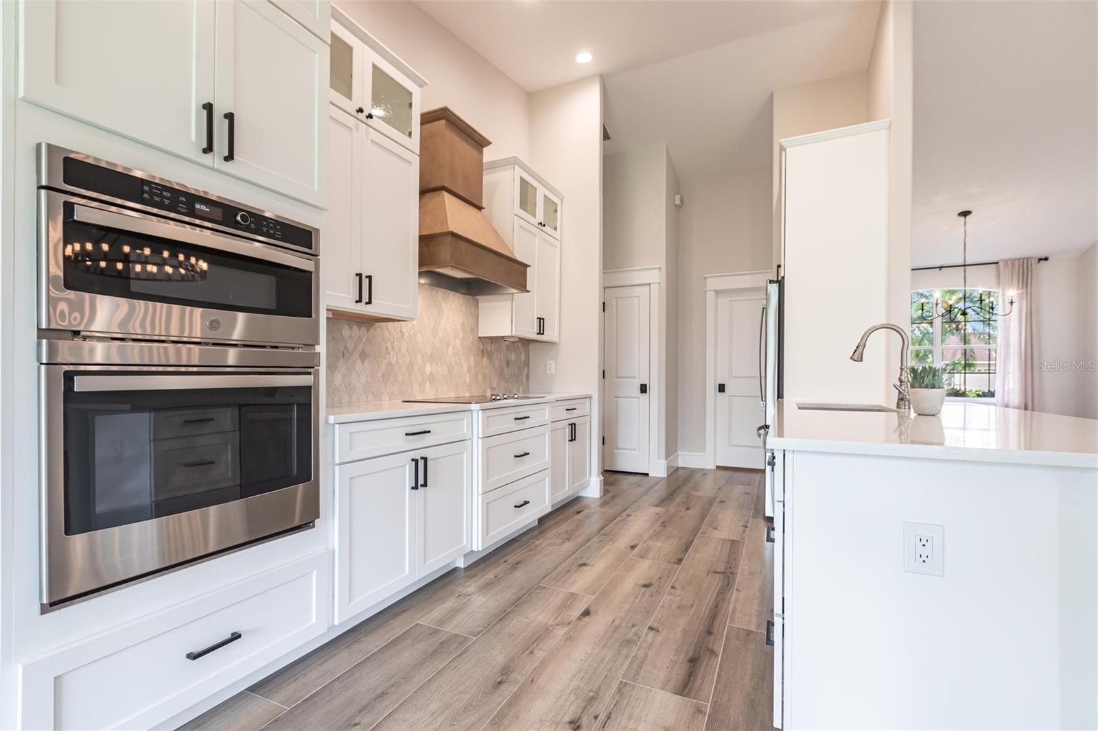 Image 11 of 41 For 9017 Province Street