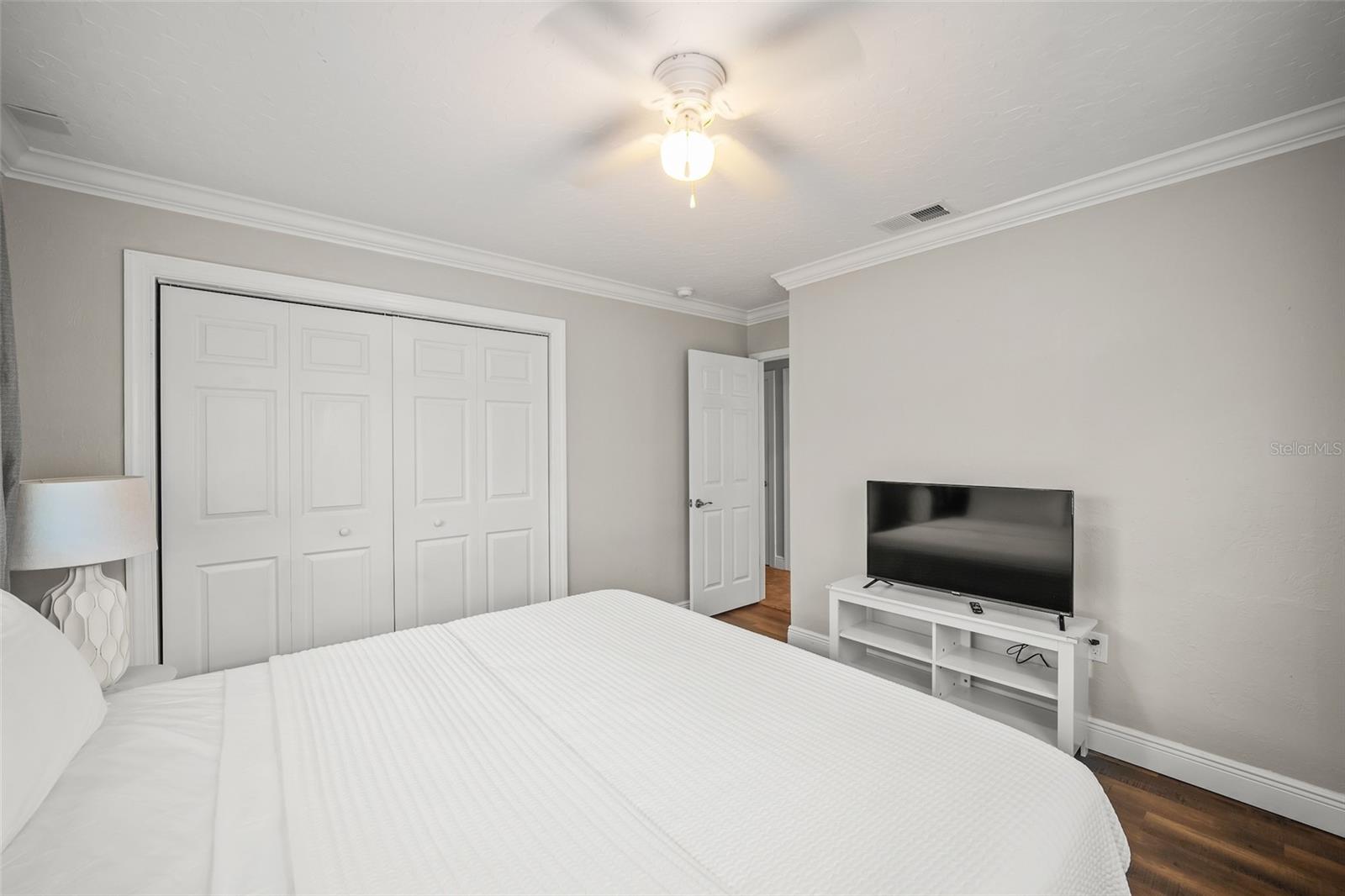 Image 18 of 42 For 1915 38th Street W