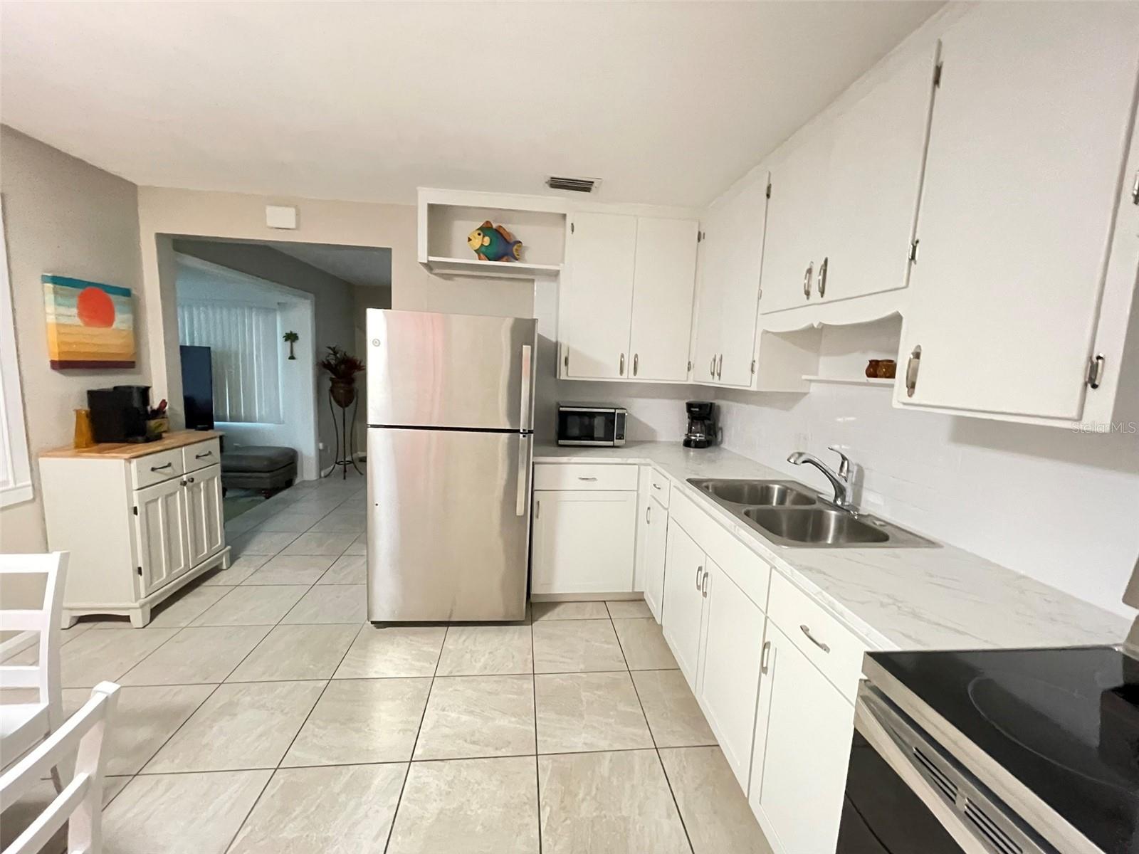 Image 18 of 62 For 828 Tuttle Avenue A