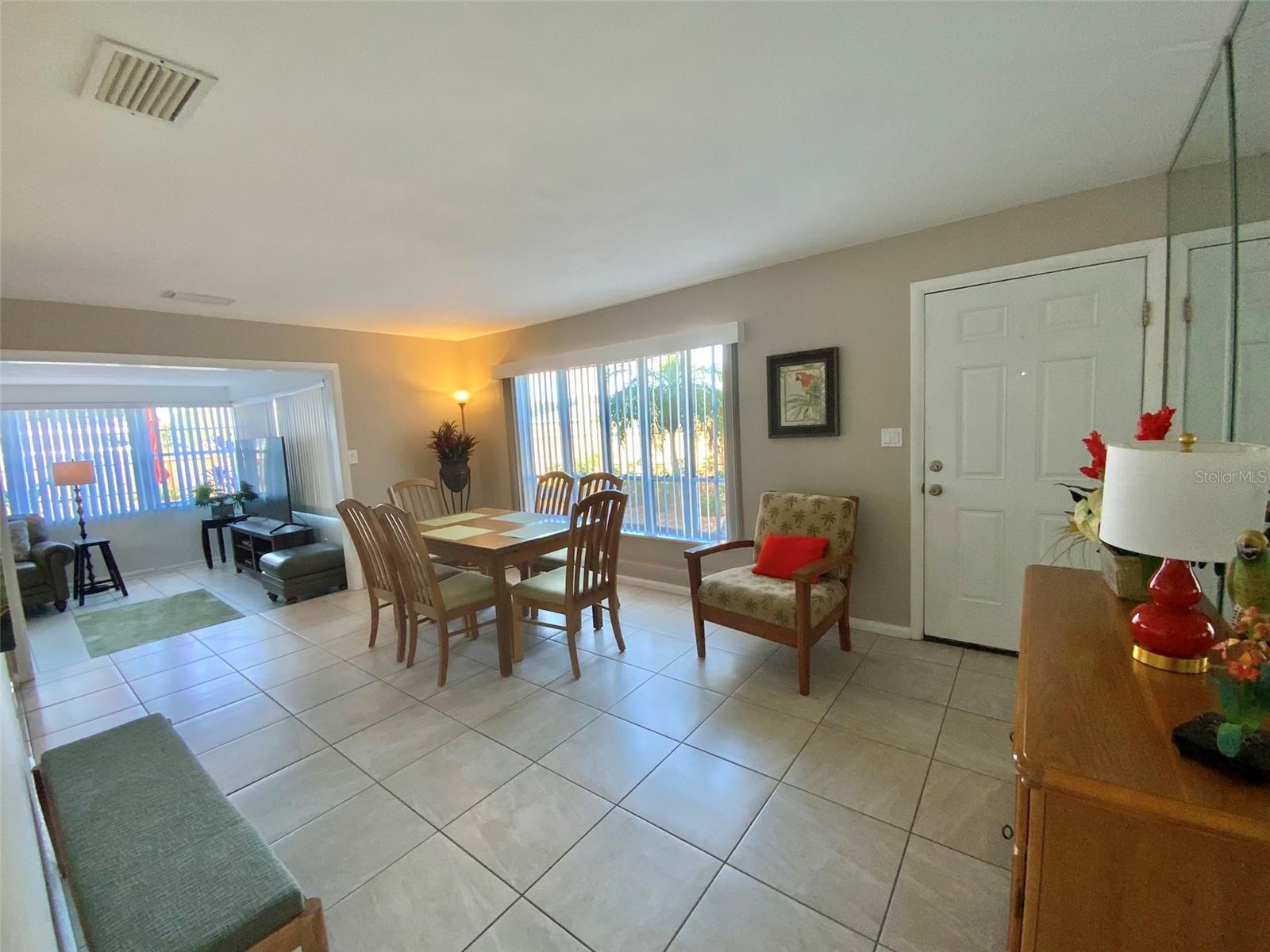 Image 4 of 62 For 828 Tuttle Avenue A