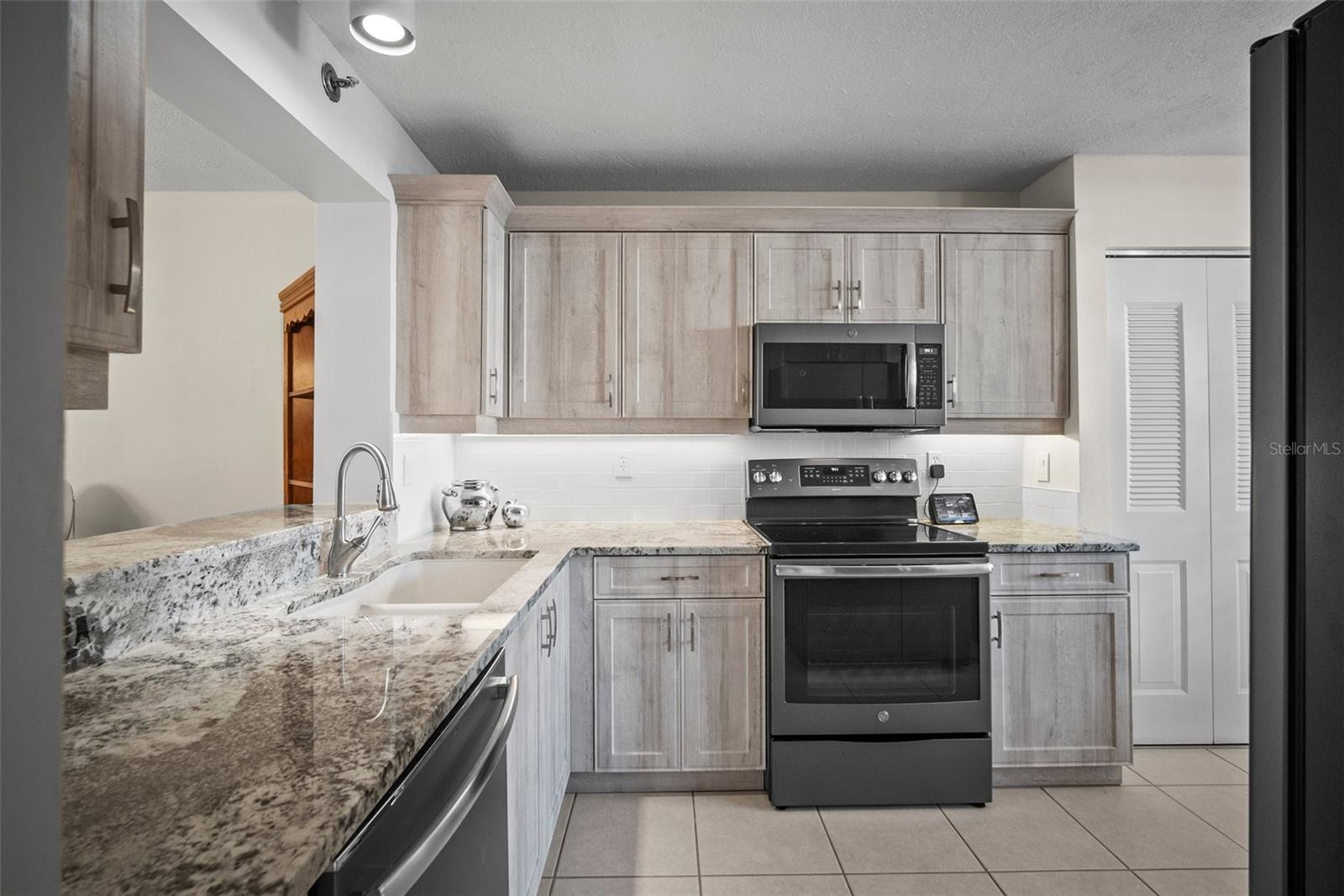 Image 16 of 46 For 4530 Pinebrook Circle 109
