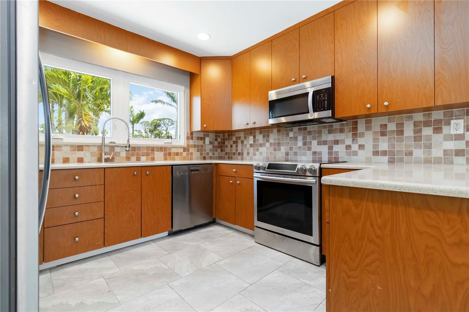 Image 14 of 40 For 1475 Bayshore Drive