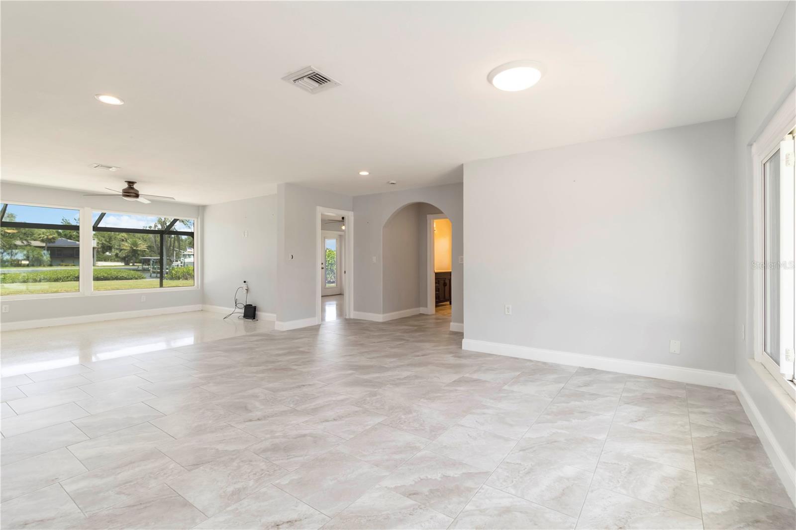 Image 5 of 40 For 1475 Bayshore Drive
