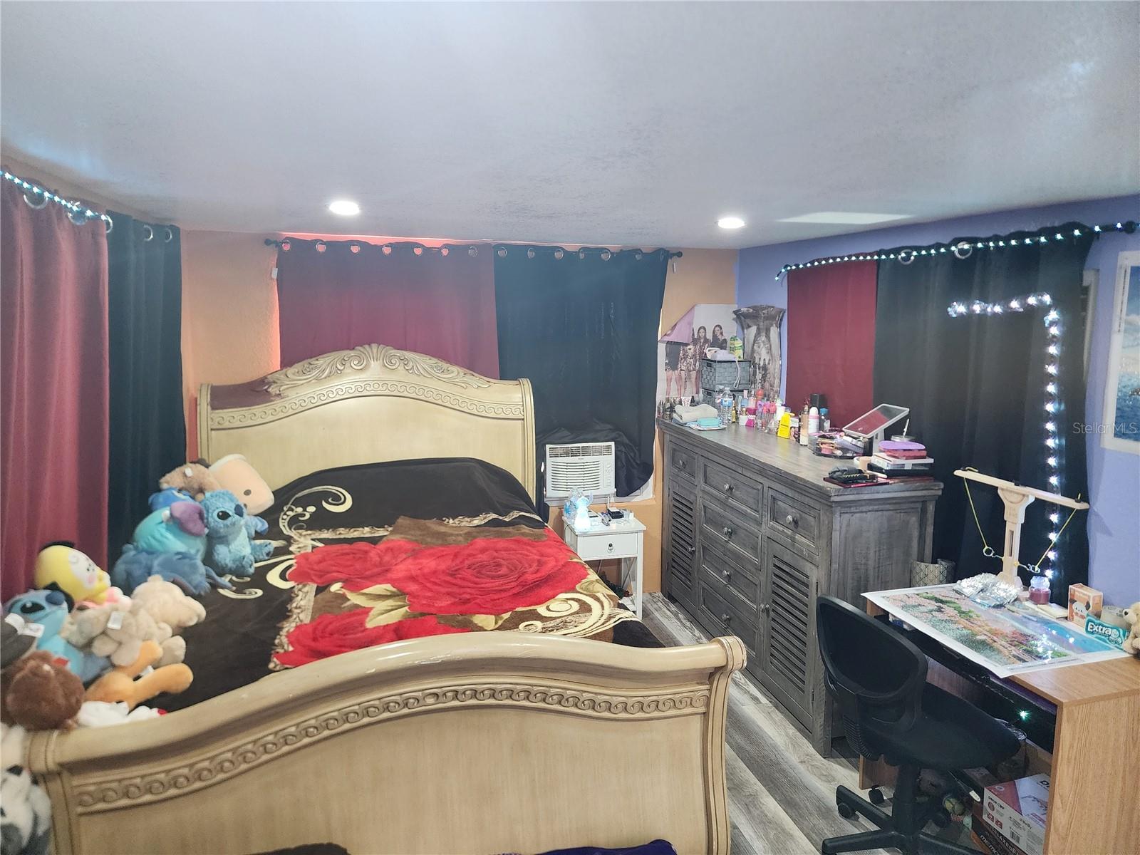 Image 12 of 23 For 306 49th Avenue W