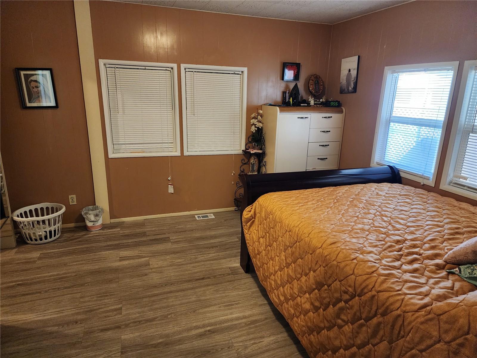 Image 18 of 23 For 306 49th Avenue W