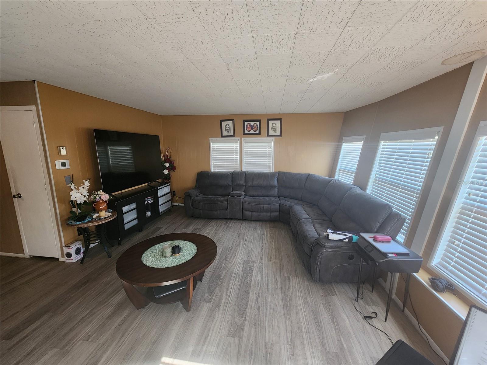 Image 8 of 23 For 306 49th Avenue W
