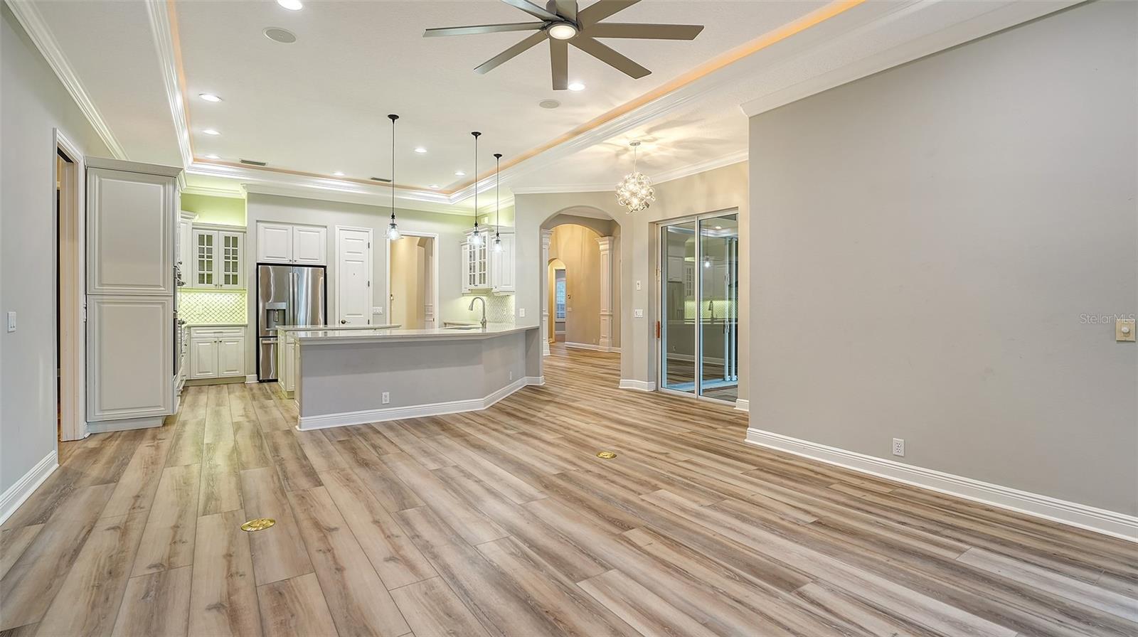 Listing photo id 11 for 6914 Dominion Lane