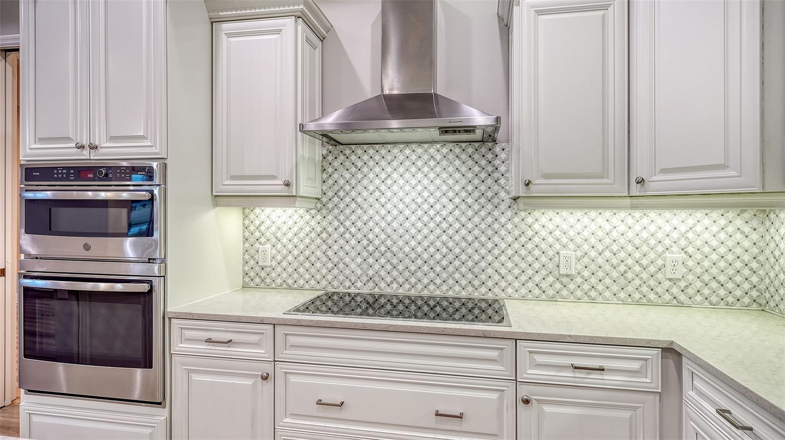 Listing photo id 15 for 6914 Dominion Lane