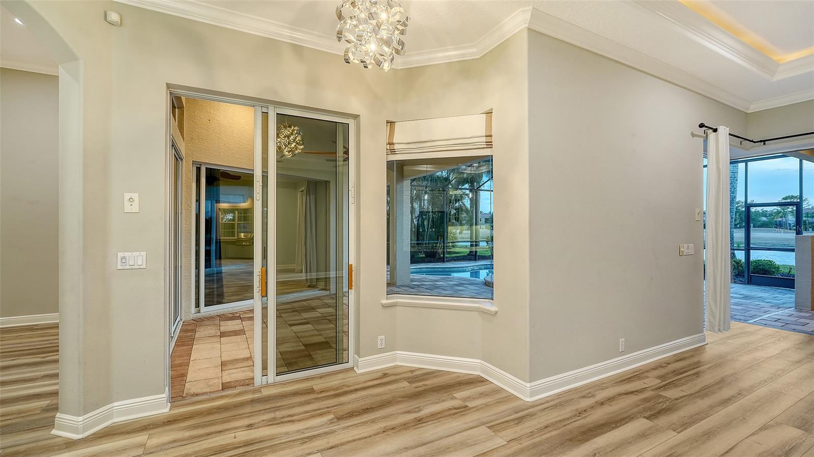 Listing photo id 17 for 6914 Dominion Lane