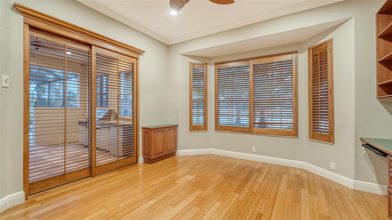 Listing photo id 20 for 6914 Dominion Lane