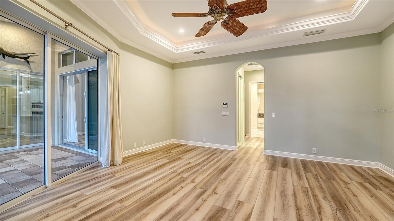 Listing photo id 27 for 6914 Dominion Lane