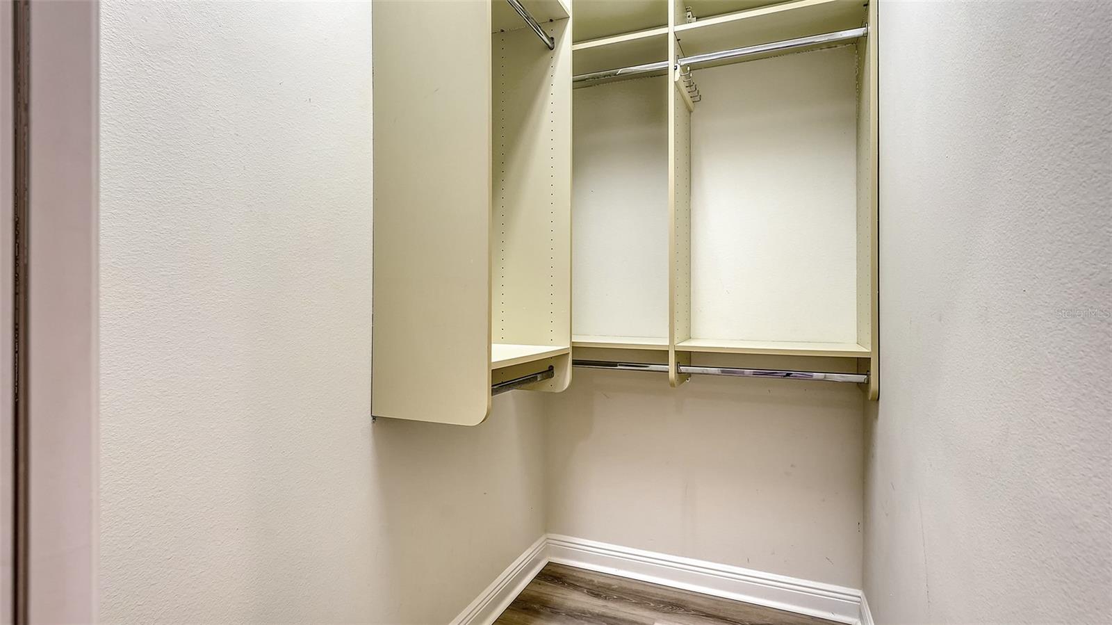 Listing photo id 29 for 6914 Dominion Lane