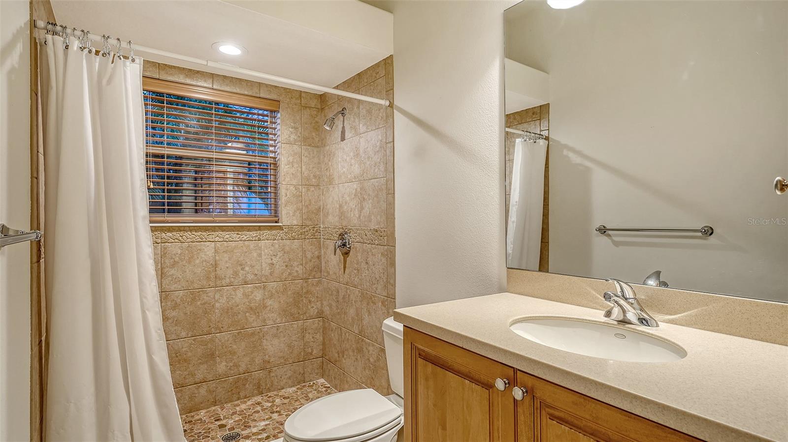 Listing photo id 35 for 6914 Dominion Lane