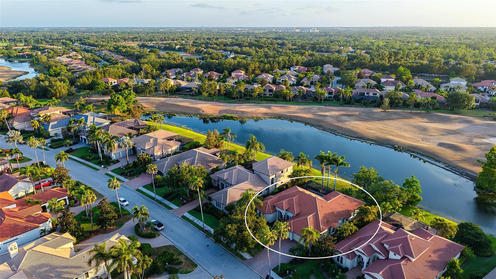 Listing photo id 2 for 6914 Dominion Lane