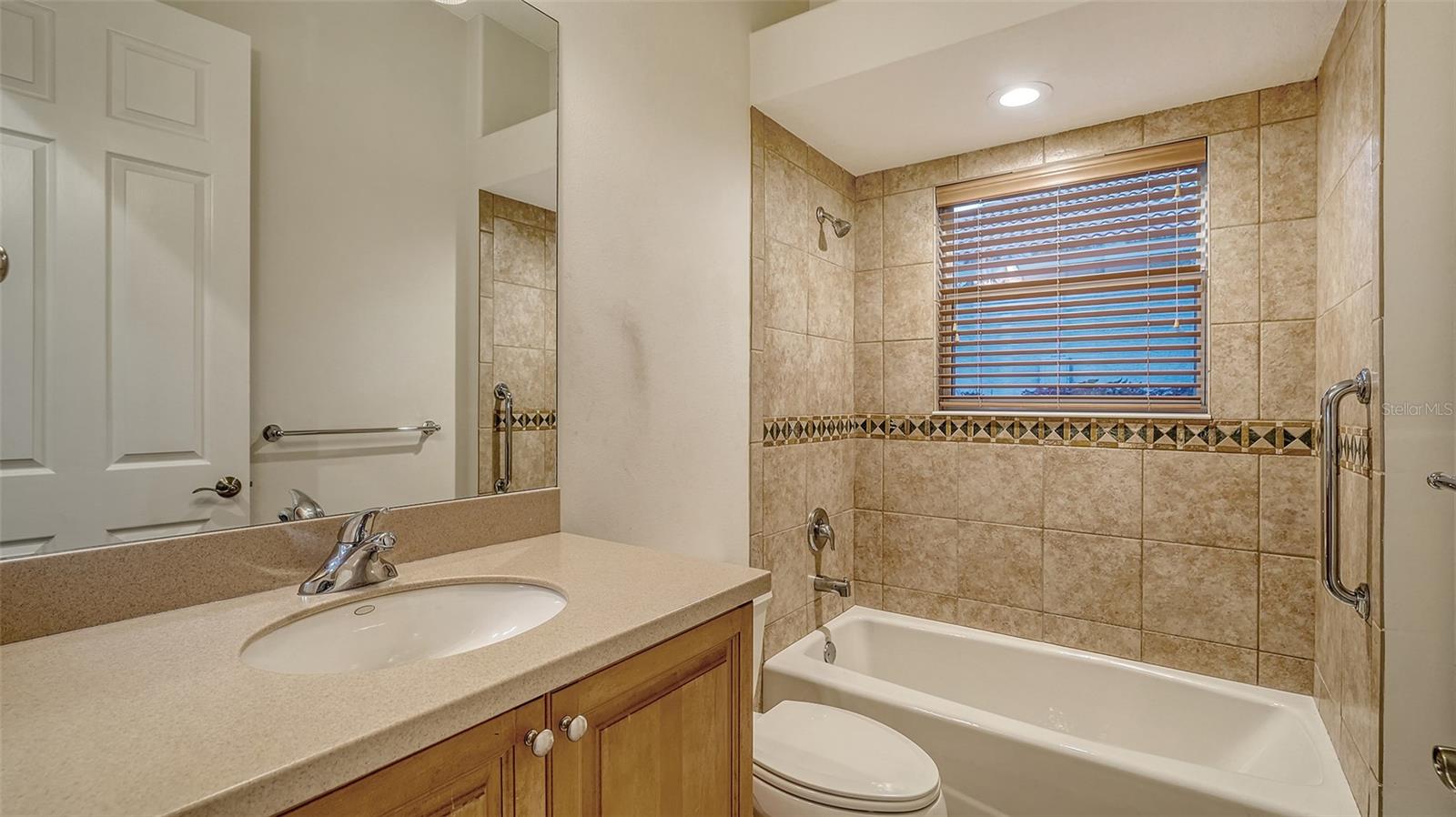 Listing photo id 38 for 6914 Dominion Lane
