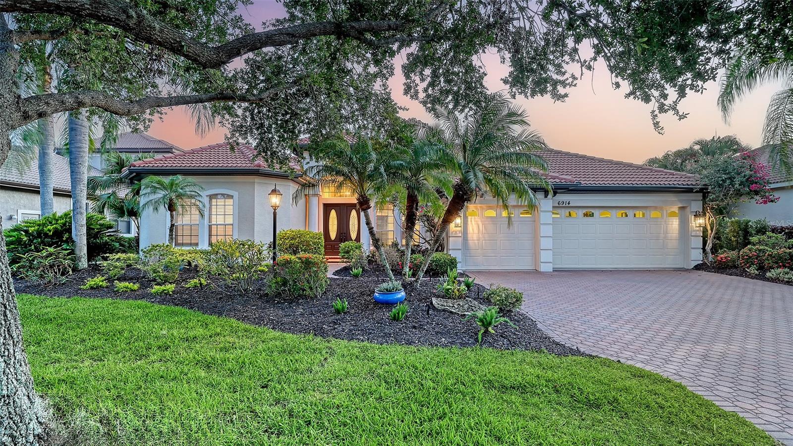 Listing photo id 3 for 6914 Dominion Lane
